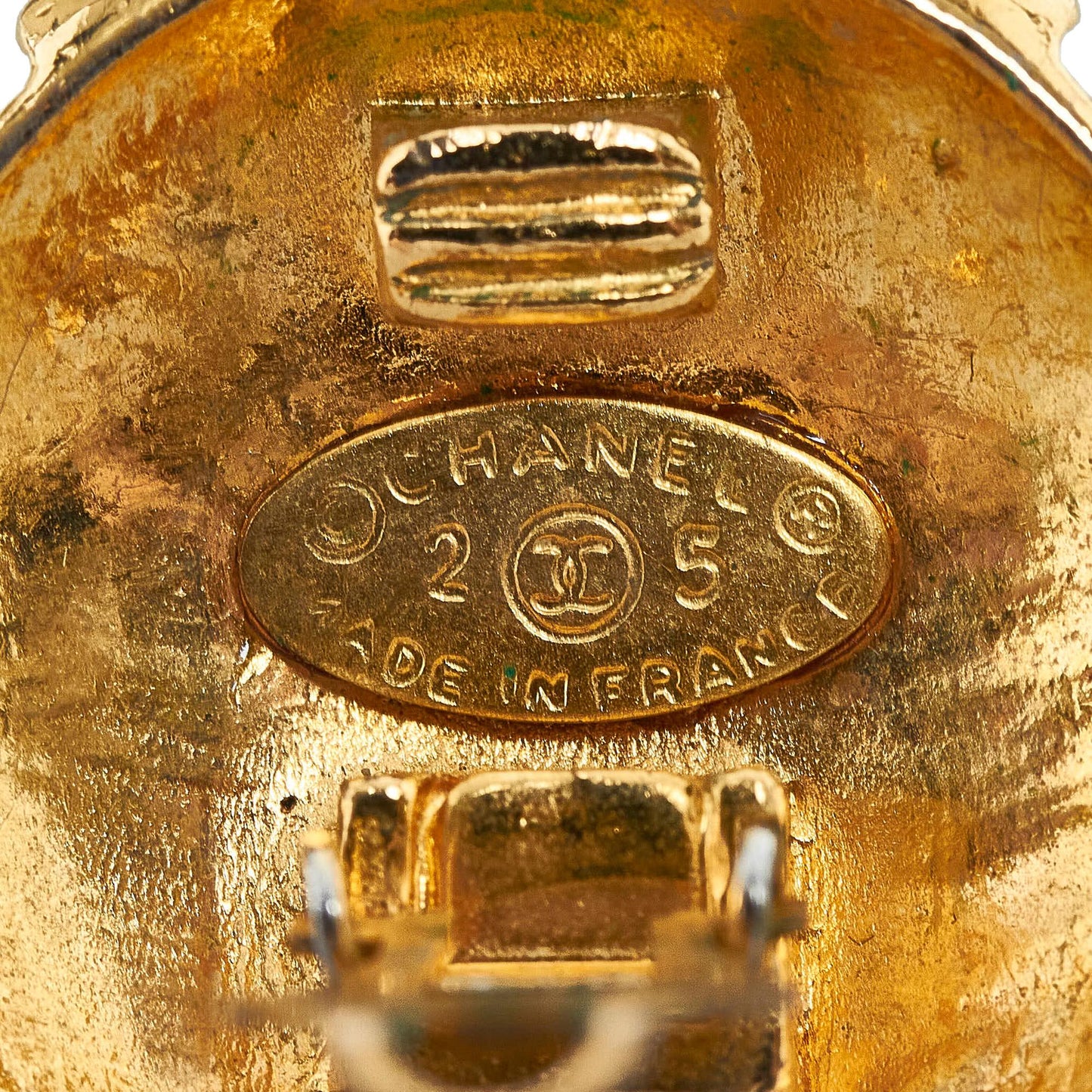 Chanel CC Clip-On Earrings (SHG-hOcee2)