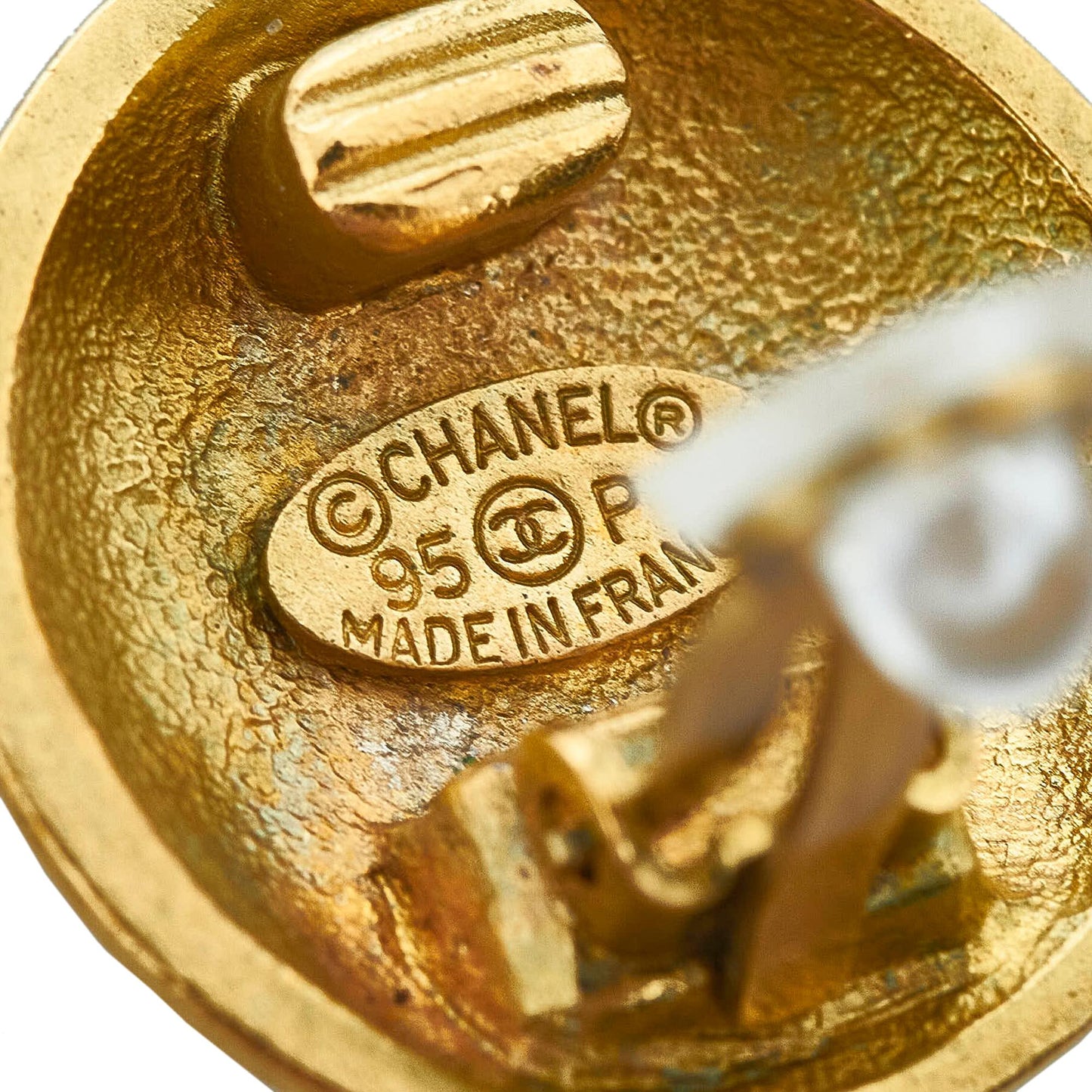 Chanel CC Clip-on Earrings (SHG-SyHjCg)