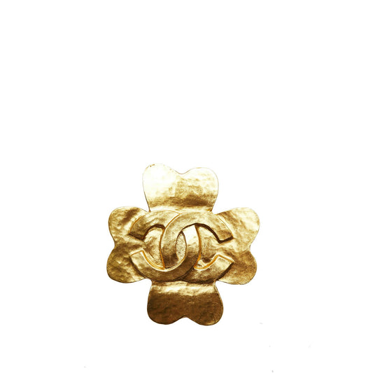 Chanel CC Clover Brooch (SHG-pqbeIE)