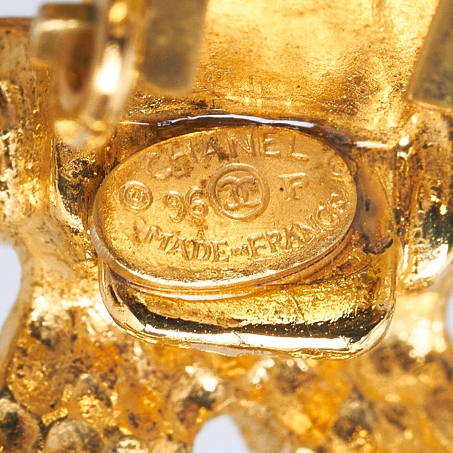 Chanel CC Drop Earrings (SHG-6M0tns)