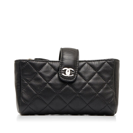 Chanel CC Phone Pouch (SHG-fFFbkG)