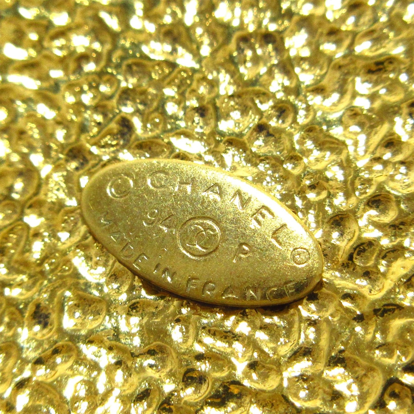 Chanel CC Round Pendant Necklace (SHG-I0vypf)