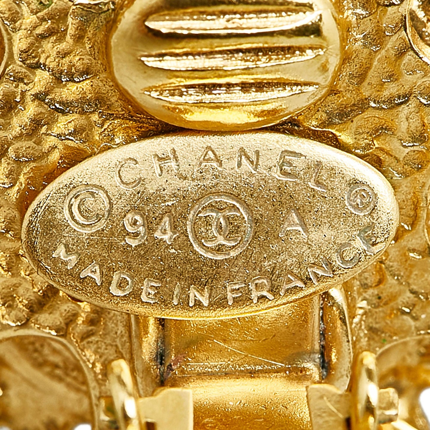 Chanel CC Sun Clip On Earrings (SHG-H6KrNb)