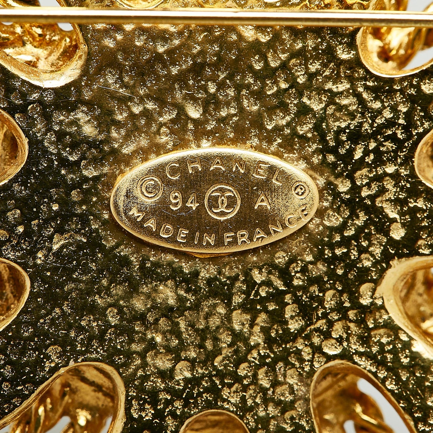 Chanel CC Sun Motif Brooch (SHG-mBg6jK)