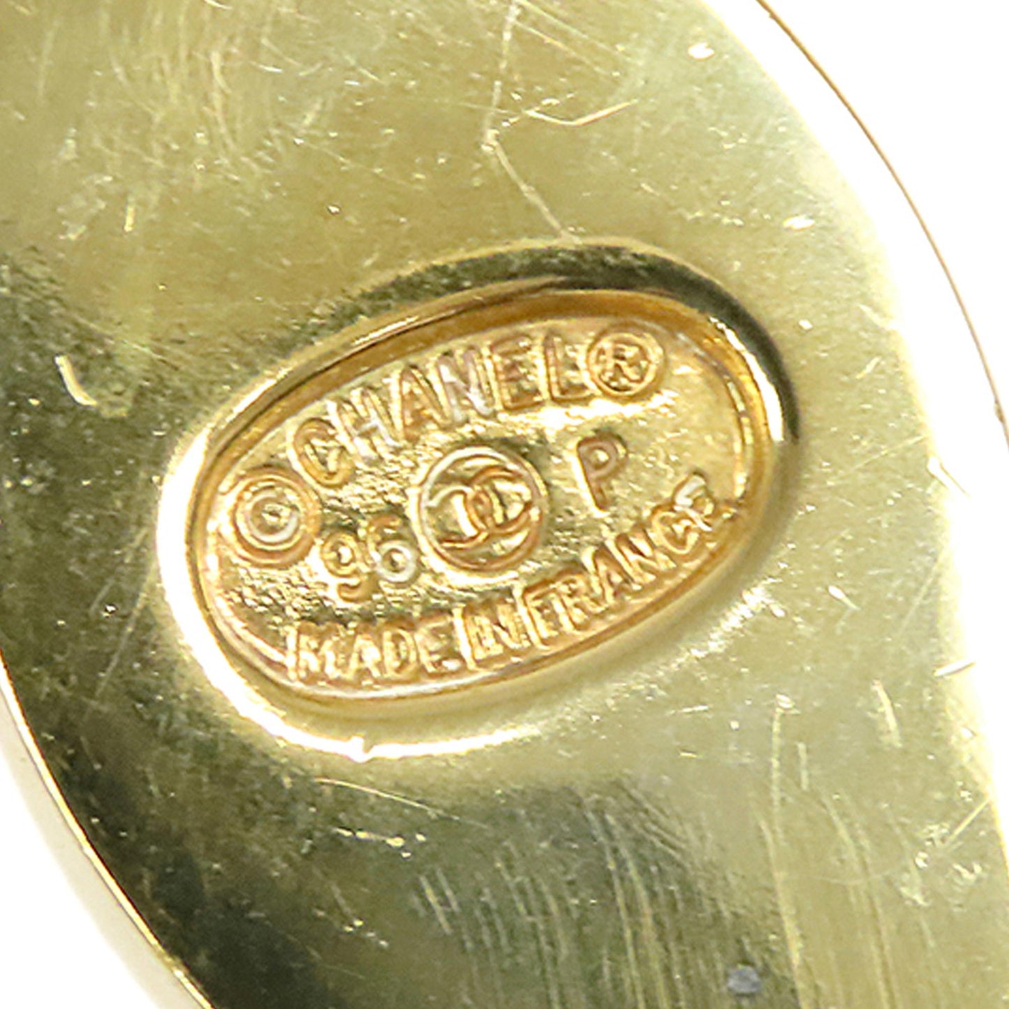 Chanel CC Turn-Lock Brooch (SHG-P1GcRD)