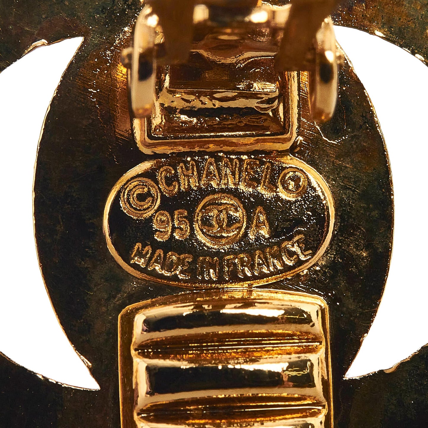 Chanel CC Turn Lock Clip-On Earrings (SHG-cXTWh2)