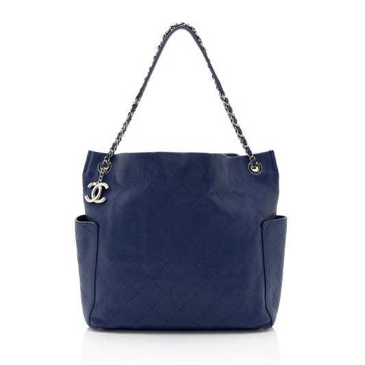 Chanel Caviar Leather CC Medium Pocket Hobo (SHF-FN0TcF)