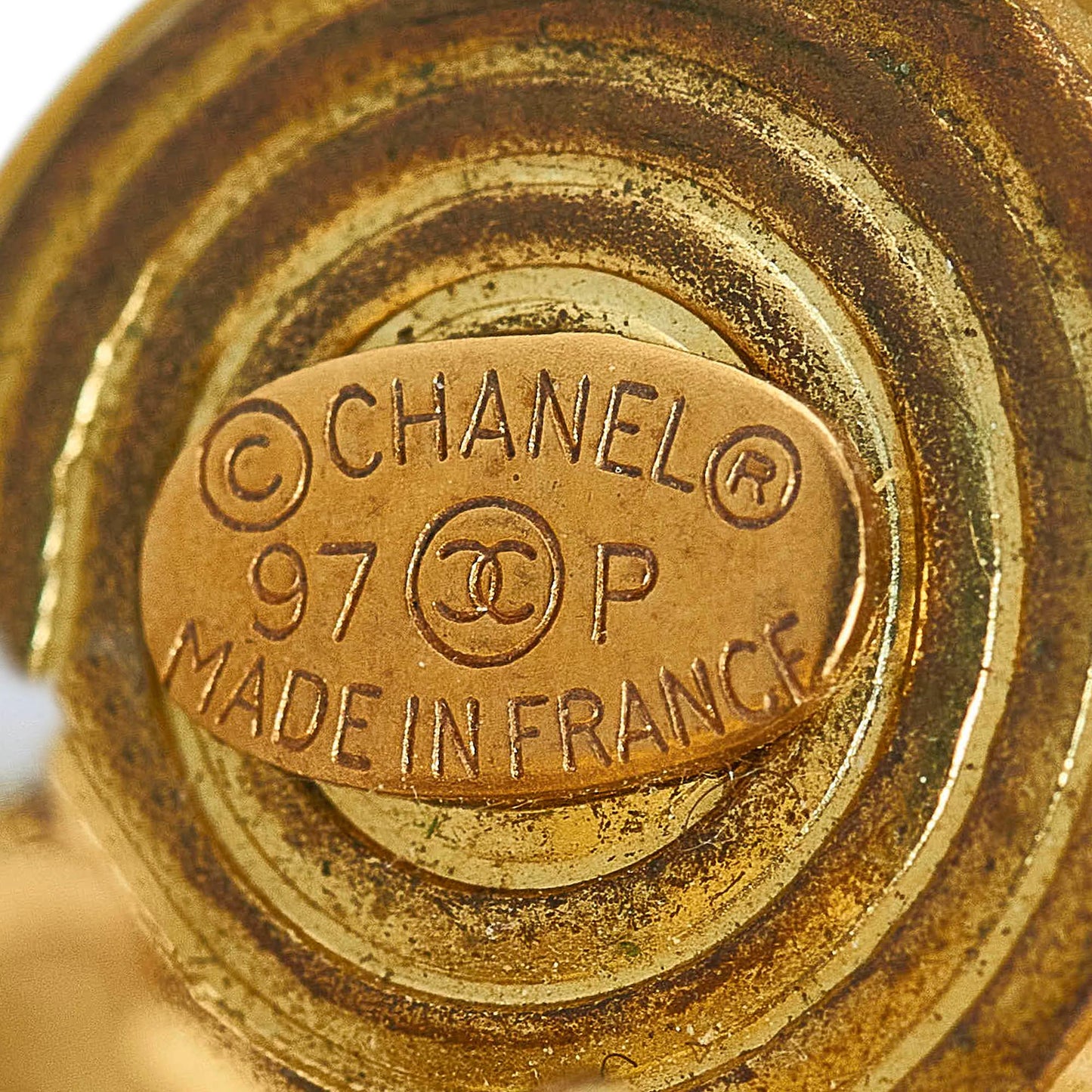 Chanel Faux Pearl Earrings (SHG-vUHOwz)