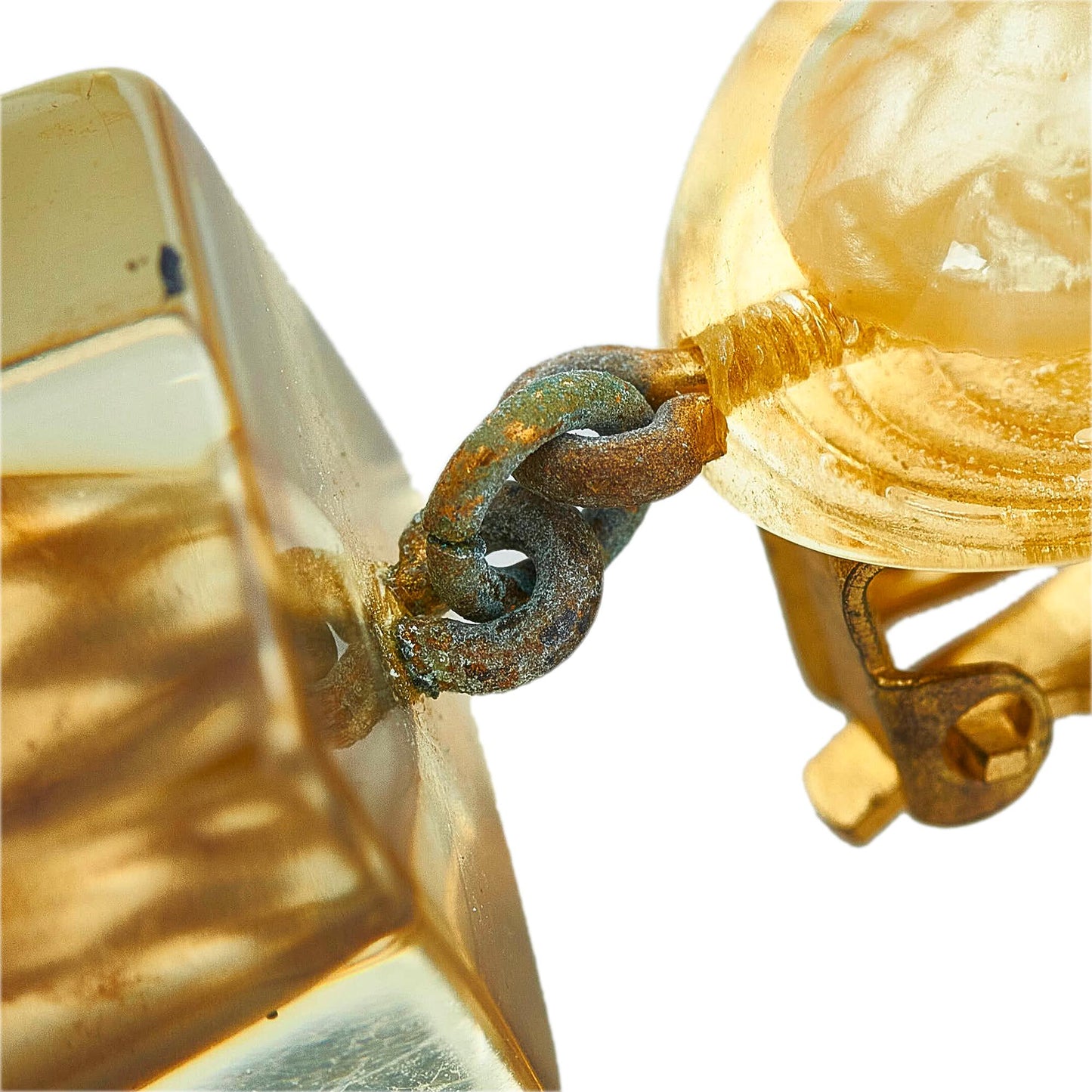 Chanel Faux Pearl Earrings (SHG-vUHOwz)