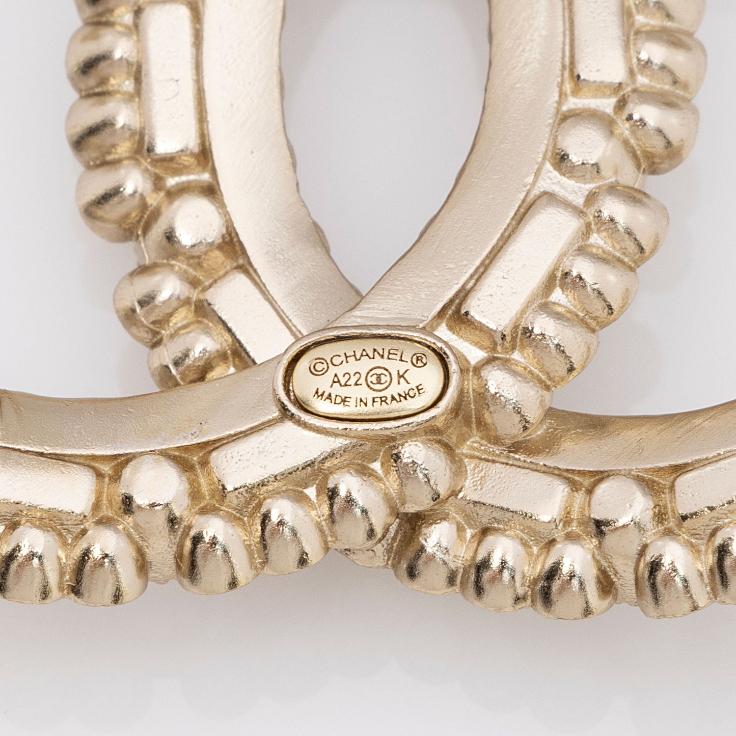 Chanel Pearl Crystal CC Brooch (SHF-fHOgJc)