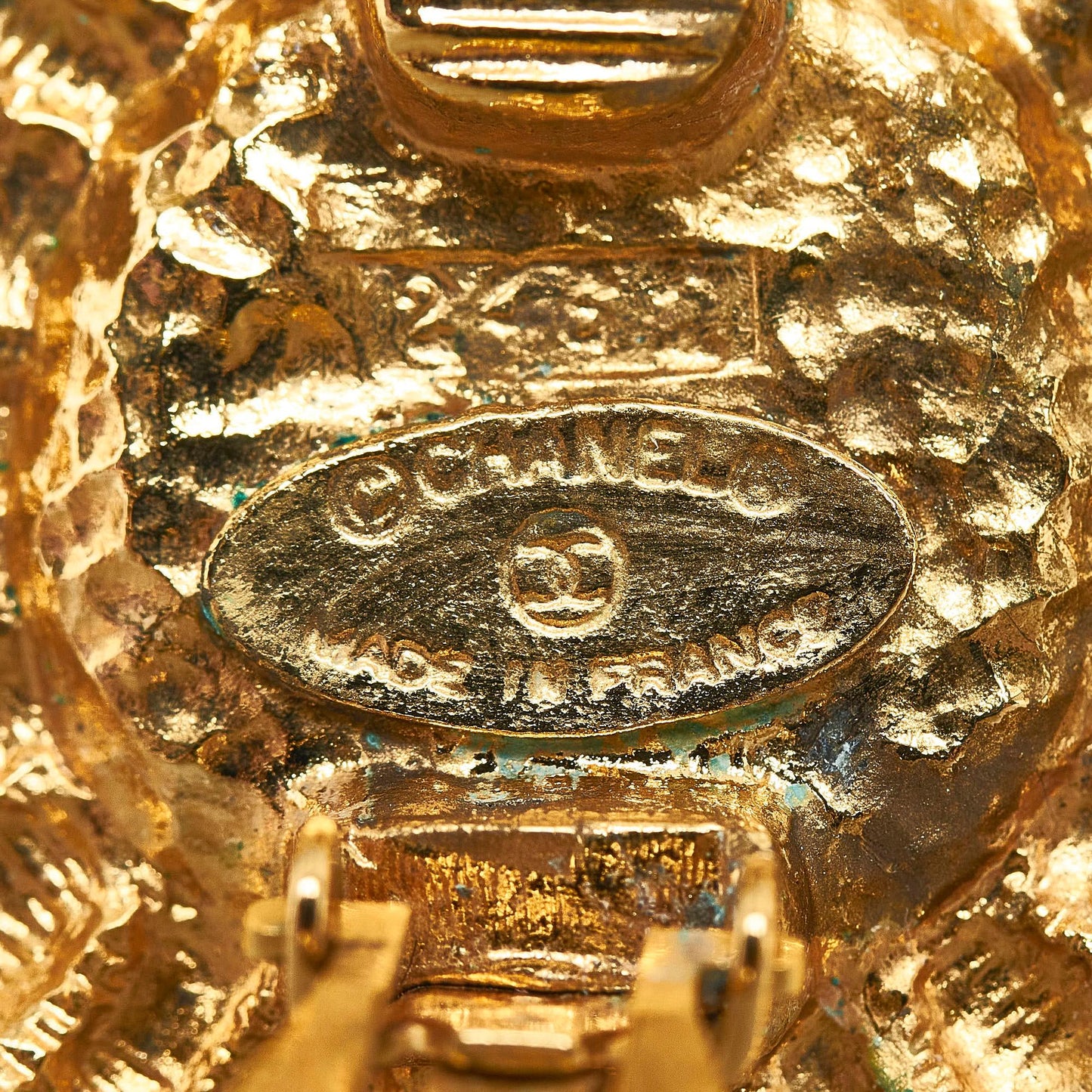 Chanel Strass Clip-on Earrings (SHG-J0CzKL)