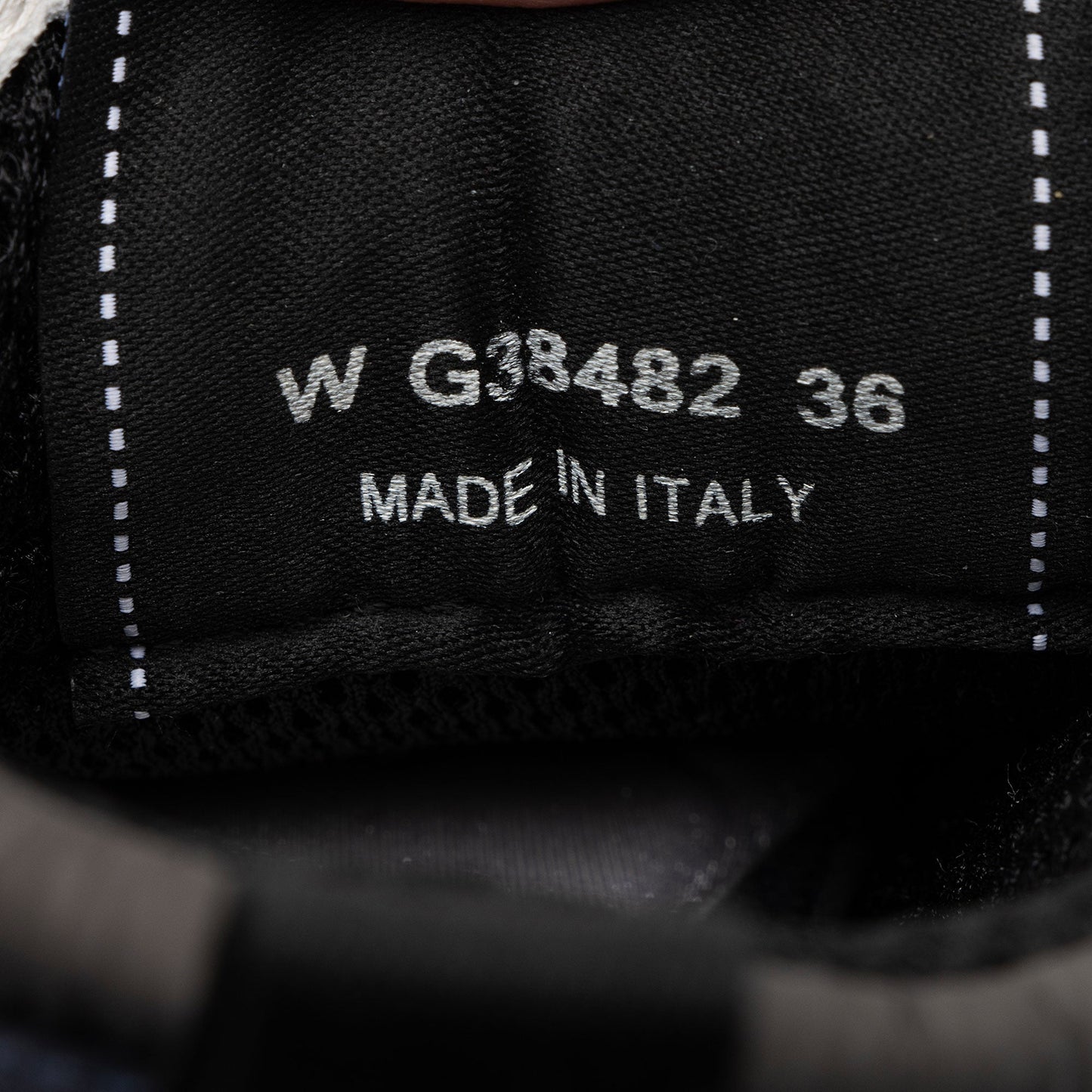 Chanel Suede CC Sneakers - Size 6 / 36 (SHF-TsEtus)