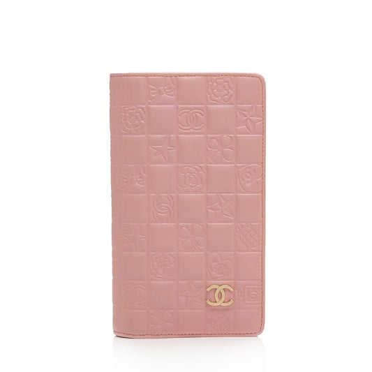 Chanel Vintage Embossed Lambskin Lucky Symbols Bi-Fold Wallet (SHF-uNdtFJ)