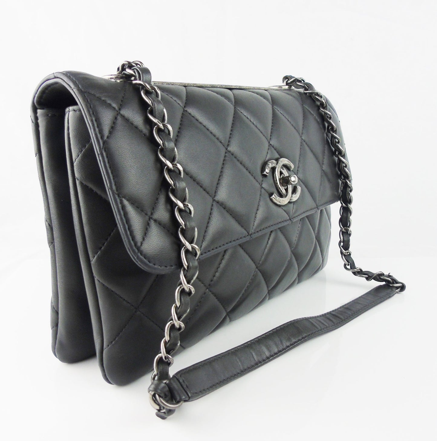 CHANEL Medium 'Trendy CC' flap bag