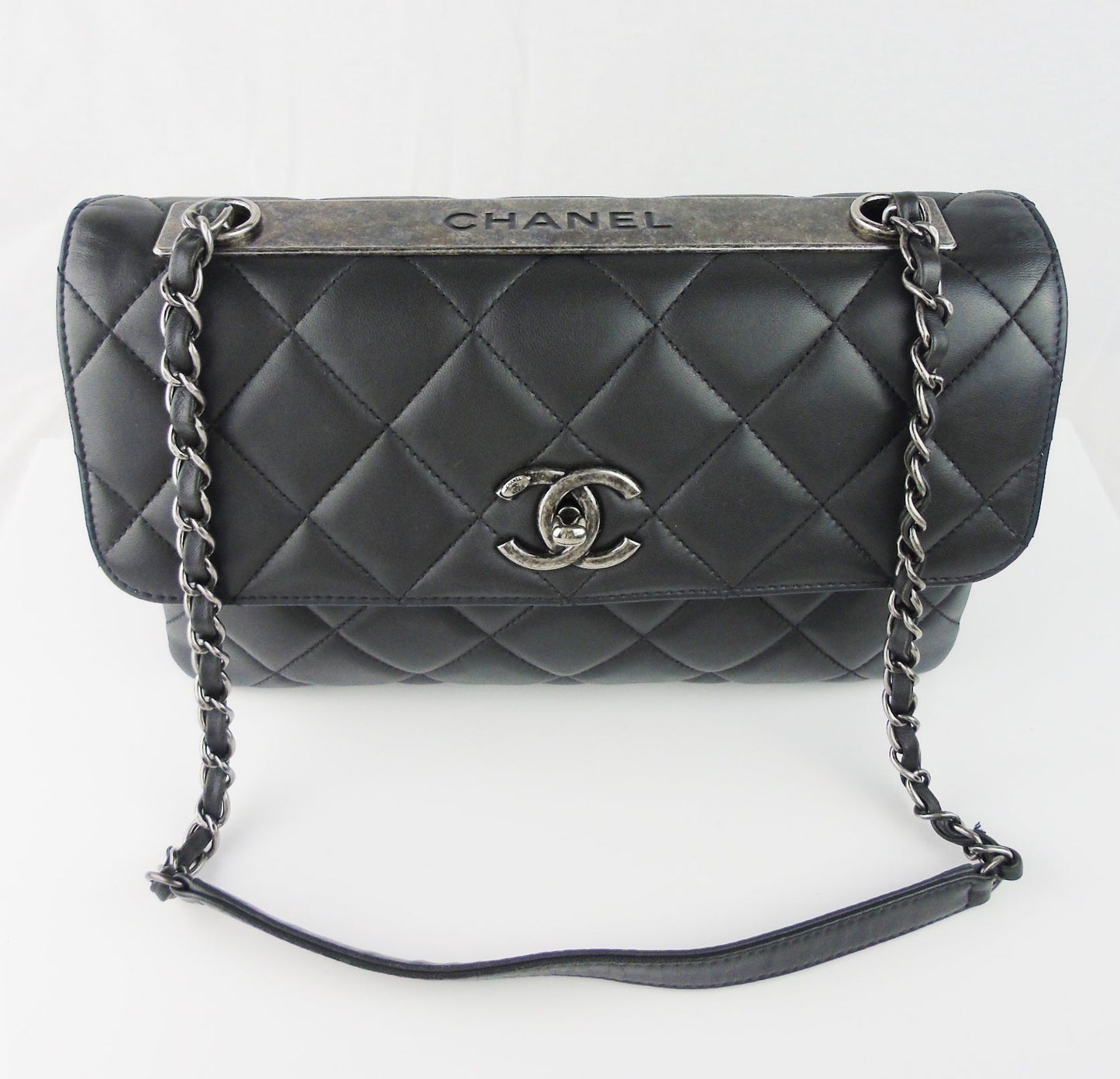 CHANEL Medium 'Trendy CC' flap bag