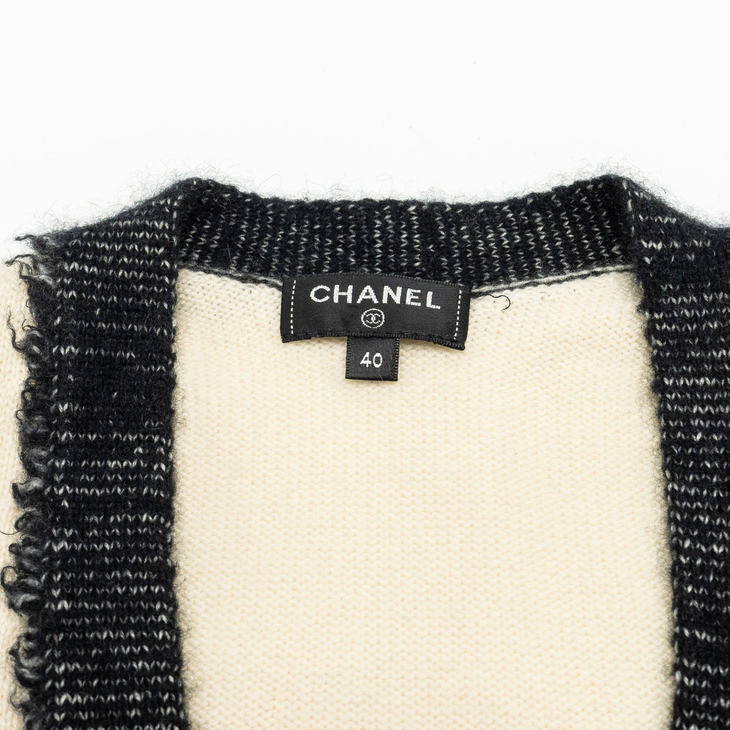 Chanel Size 40 CC Logo Button Cardigan Cashmere White/Black