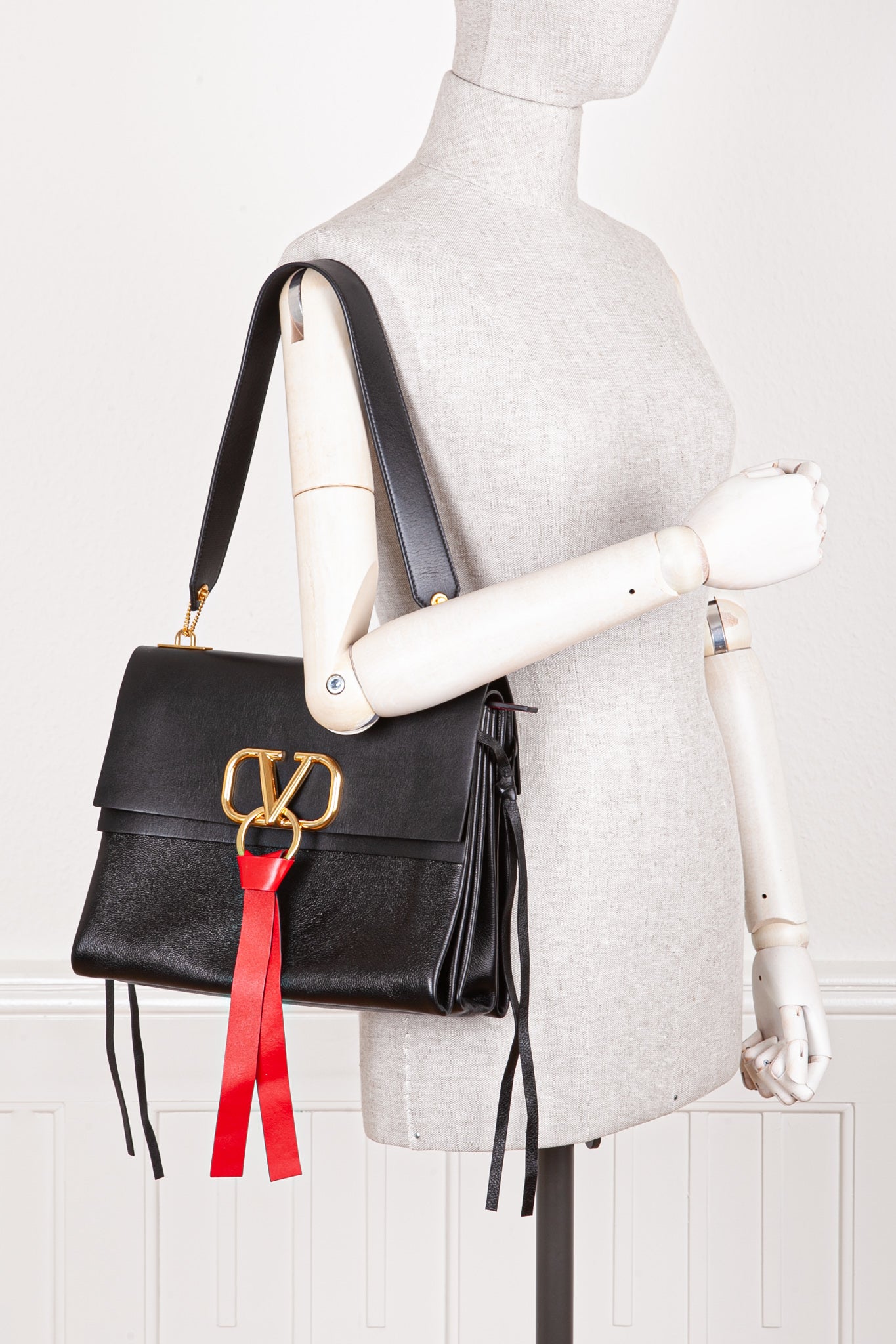 VALENTINO V Ring Bag Black Medium