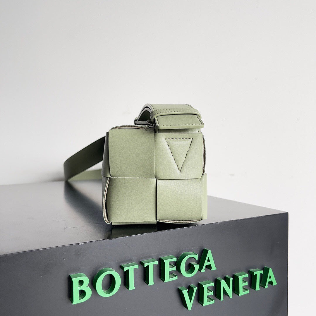 Bottega Veneta BV SMALL BRICK 24CM LIGHT GREEN LAMBSKIN