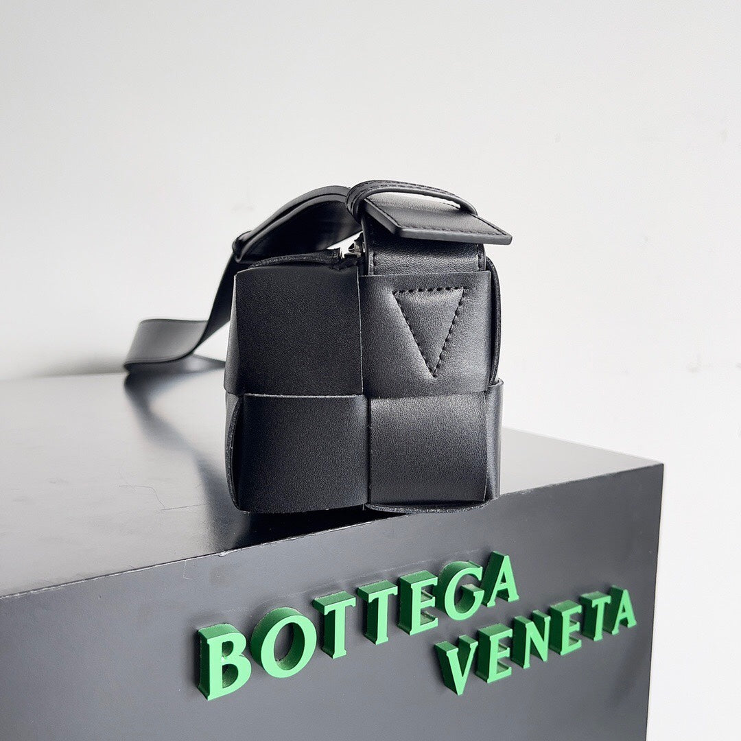 Bottega Veneta BV SMALL BRICK 24CM BLACK LAMBSKIN