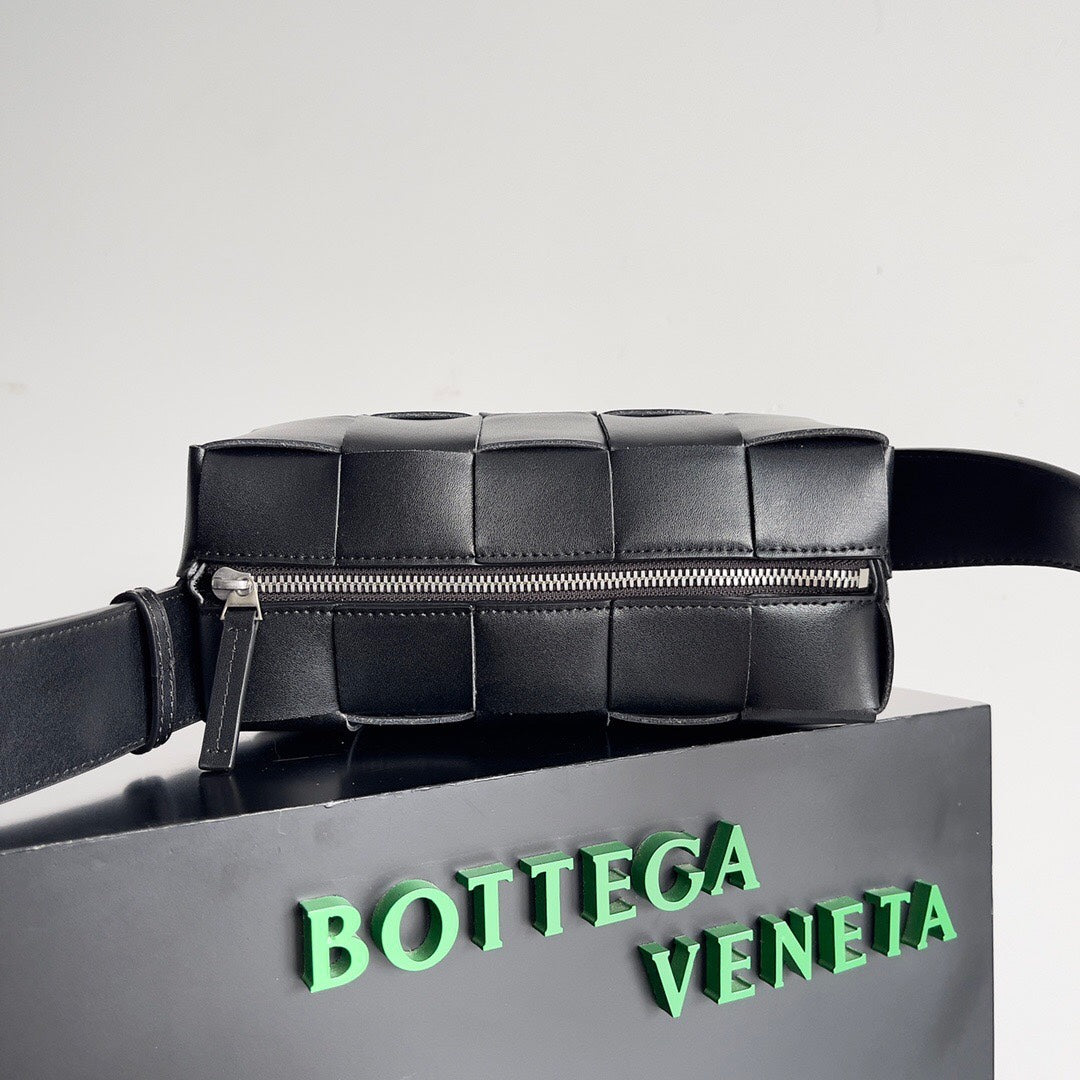 Bottega Veneta BV SMALL BRICK 24CM BLACK LAMBSKIN