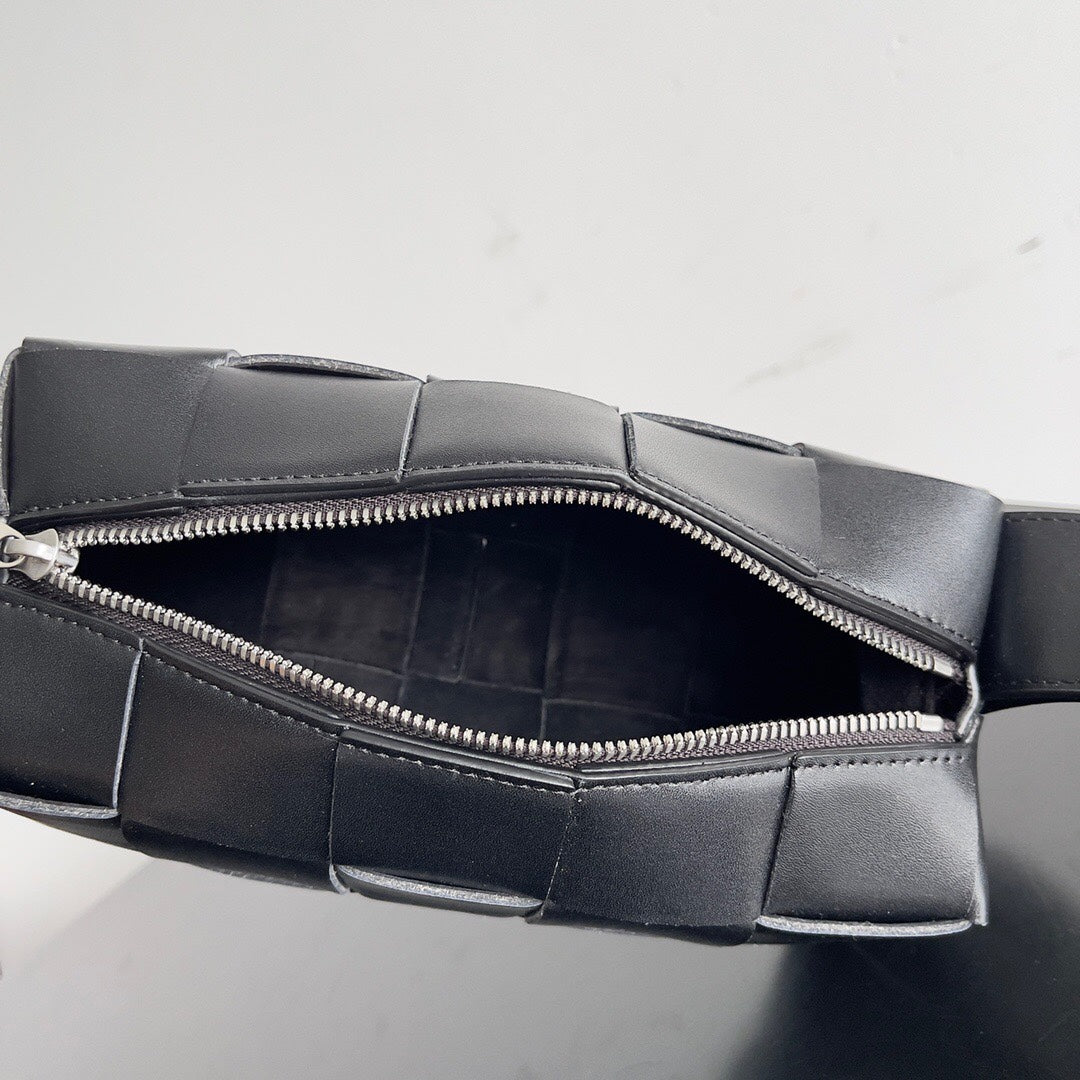 Bottega Veneta BV SMALL BRICK 24CM BLACK LAMBSKIN