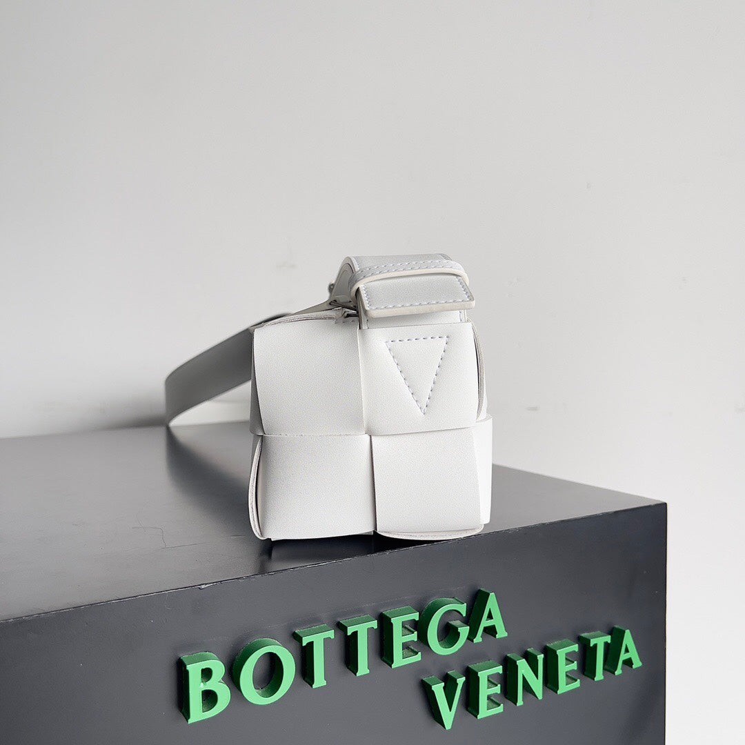 Bottega Veneta BV SMALL BRICK 24CM WHITE LAMBSKIN