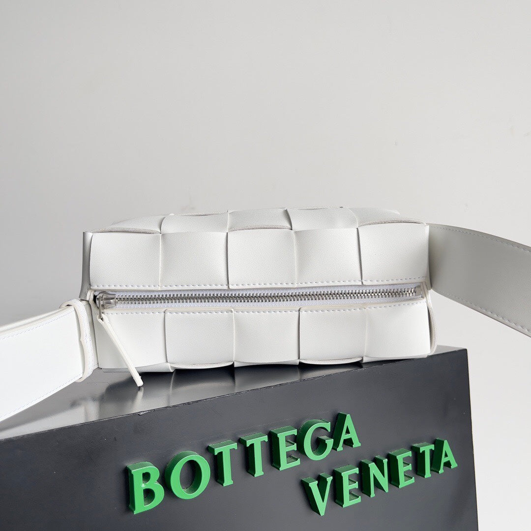 Bottega Veneta BV SMALL BRICK 24CM WHITE LAMBSKIN