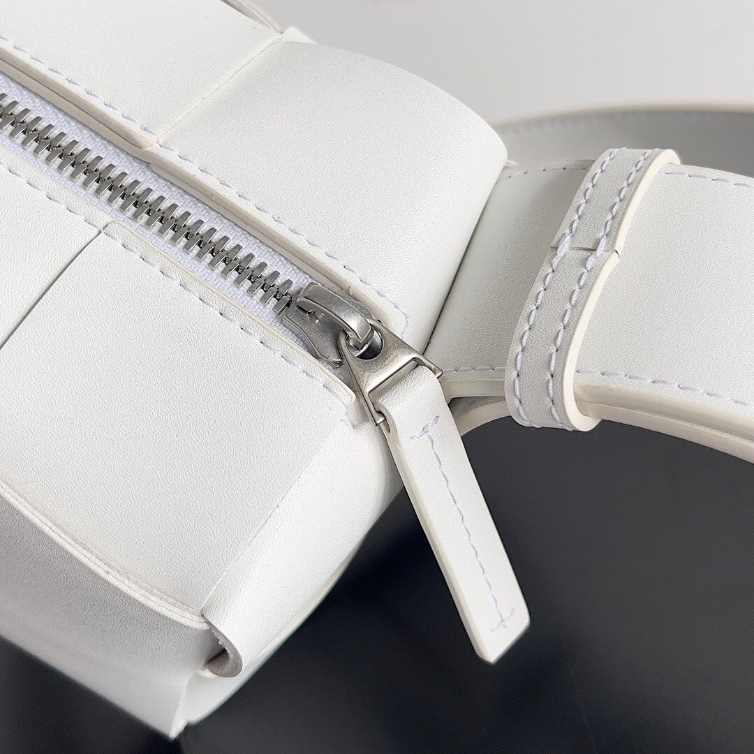 Bottega Veneta BV SMALL BRICK 24CM WHITE LAMBSKIN