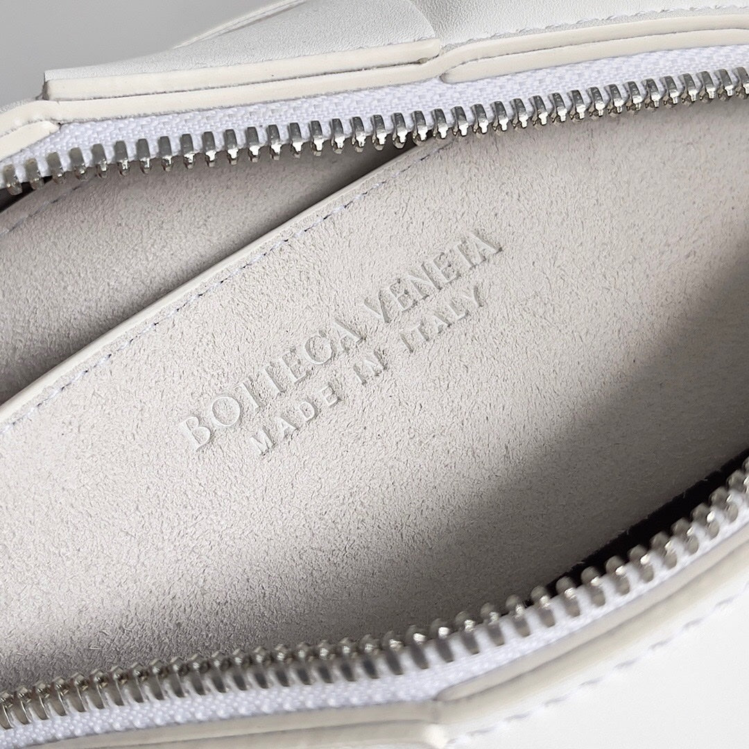 Bottega Veneta BV SMALL BRICK 24CM WHITE LAMBSKIN