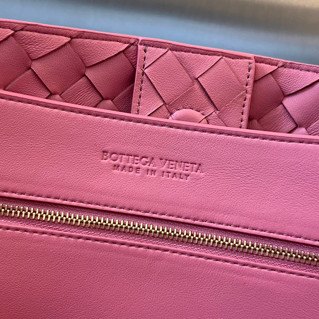 Bottega Veneta BV LARGE ANDIAMO 45CM PINK LAMBSKIN