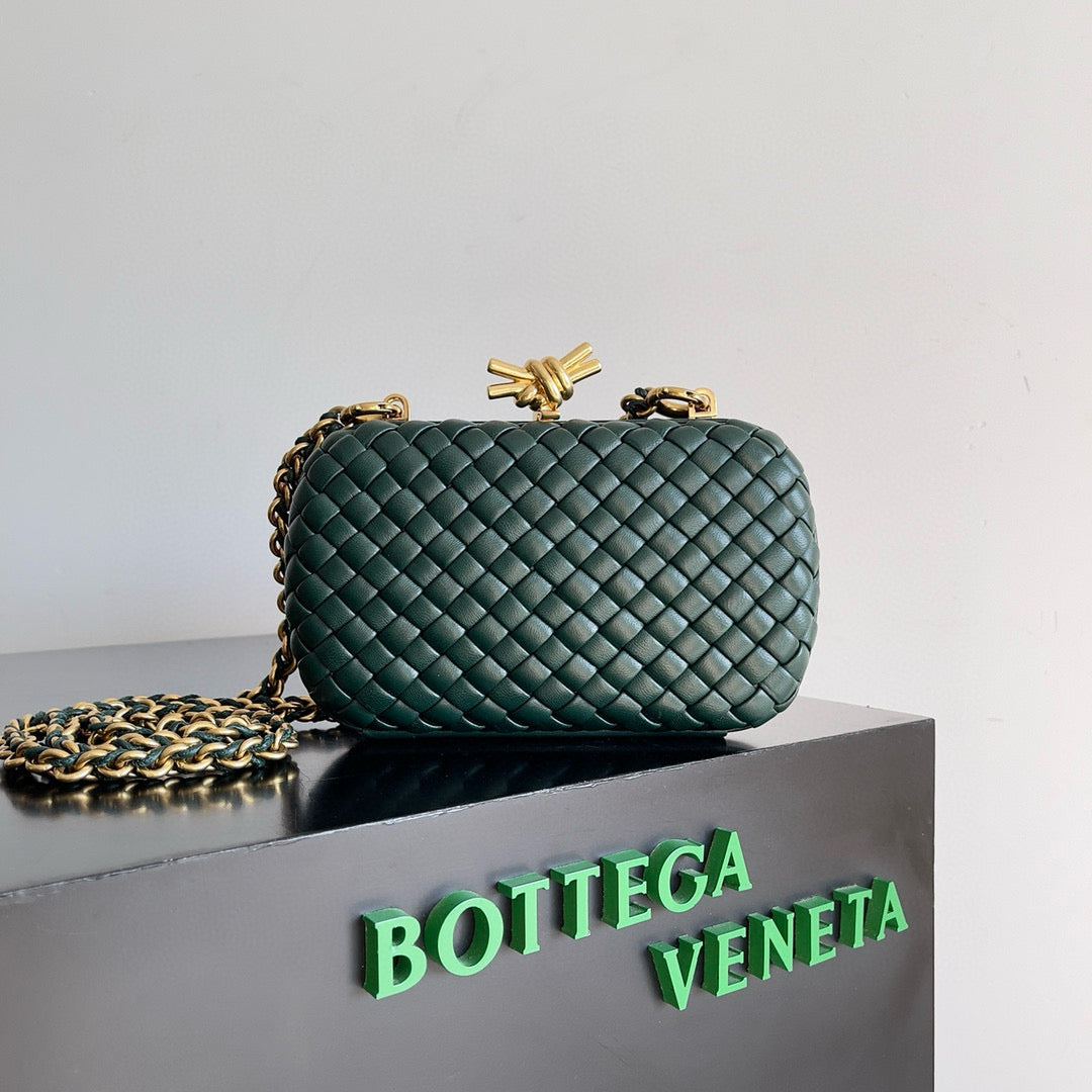 Bottega Veneta BV VETENA KNOT 19 GREEN