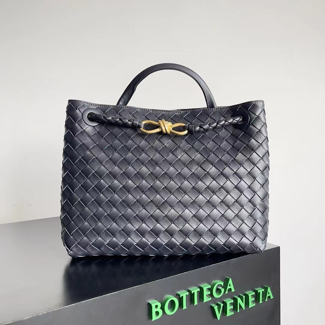 Bottega Veneta BV MEDIUM ANDIAMO 32CM BLACK LAMBSKIN