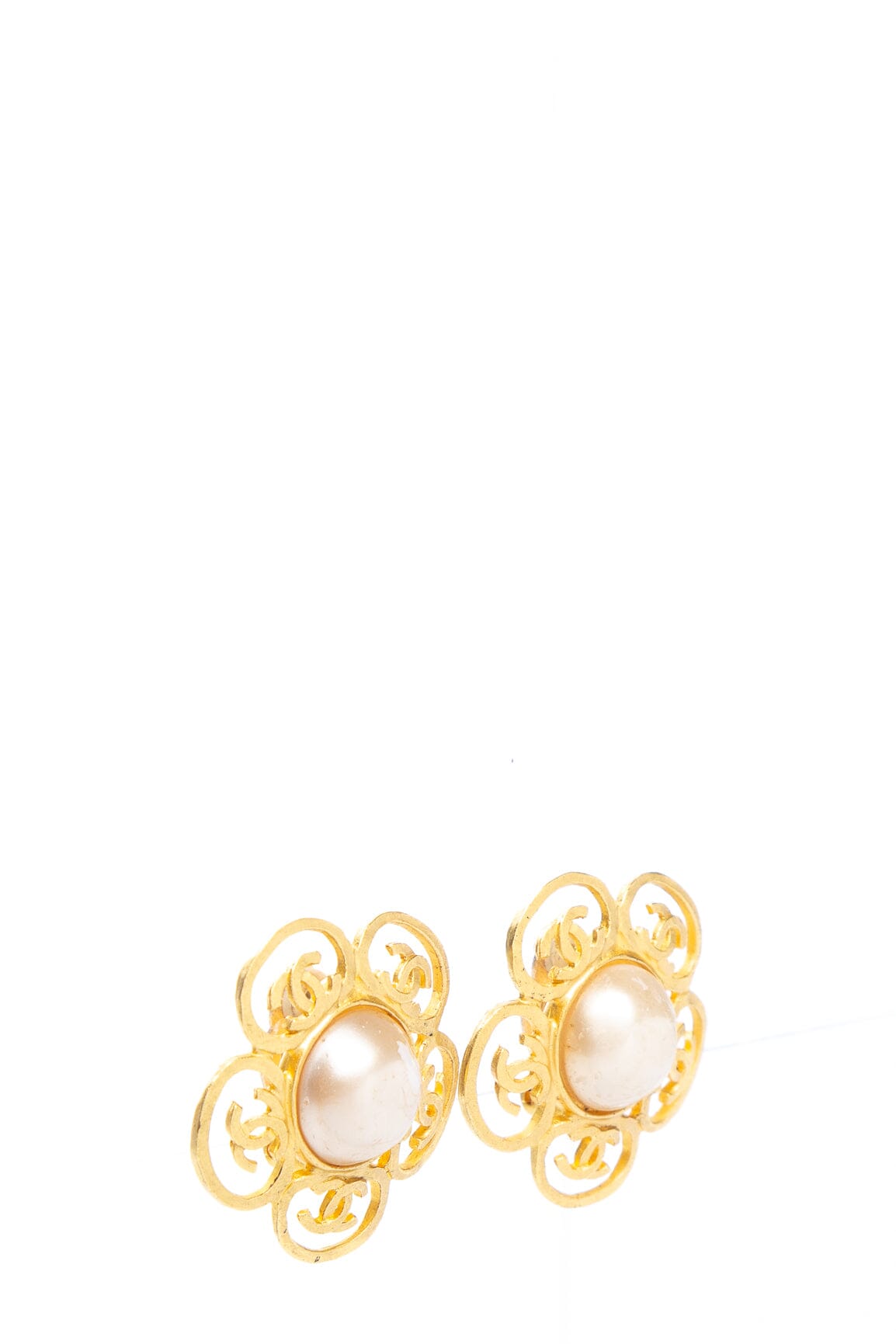 Chanel Vintage 1995 Spring Pearl Flower Gold Clip-On Earrings