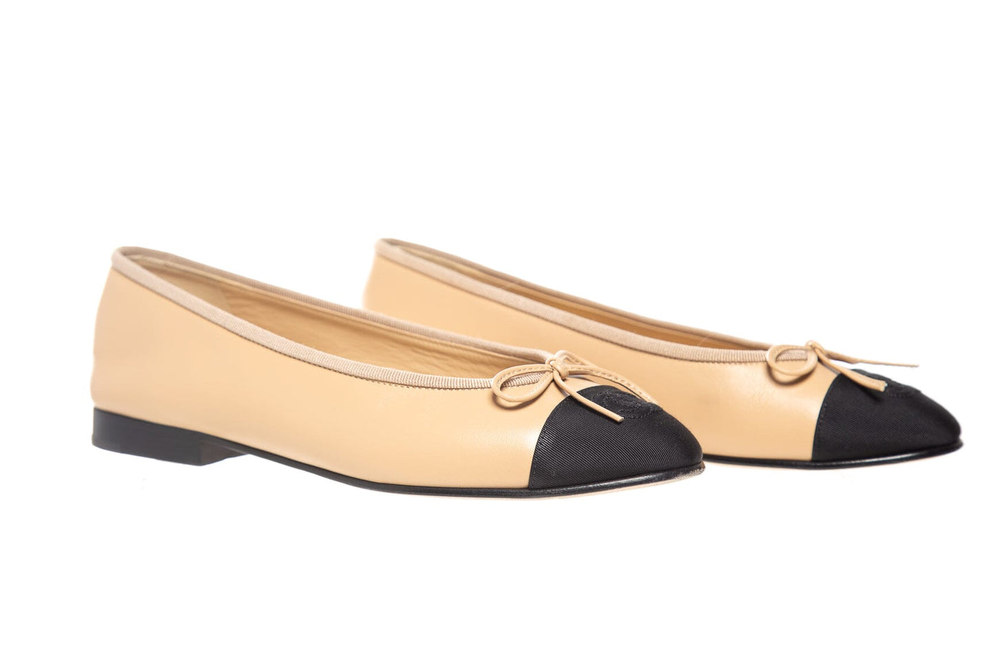 Chanel Tan & Black Interlocking CC Logo Leather Flats SZ 37