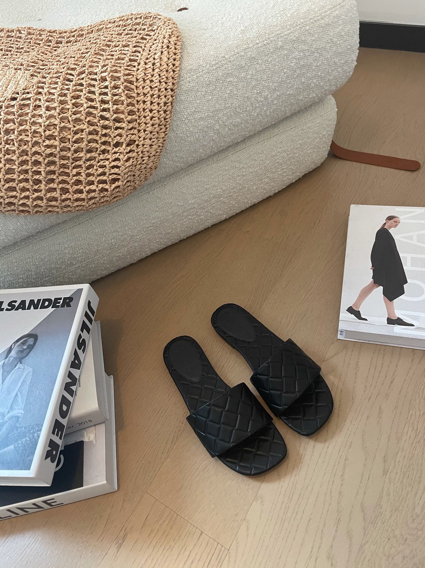 Bottega Veneta amy flat mule black lambskin