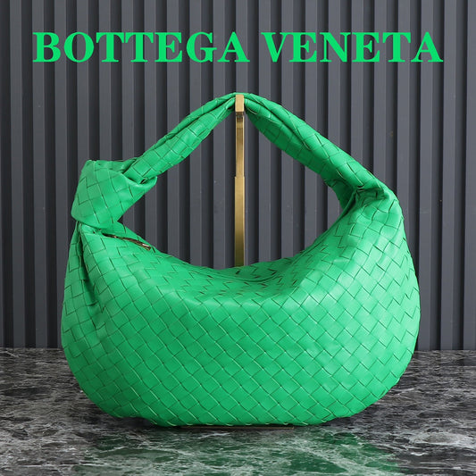 Bottega Veneta small jodie 48 green lambskin