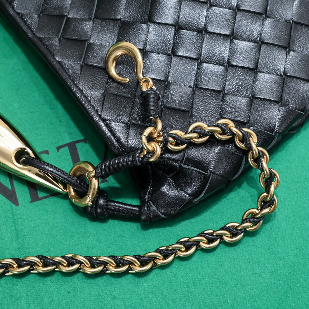 Bottega Veneta SARDINE 33 WITH CHAIN IN BLACK LAMBSKIN