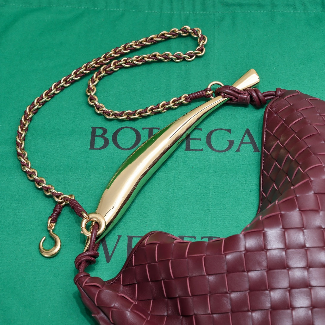 Bottega Veneta SARDINE 33 WITH CHAIN IN BAROLO LAMBSKIN