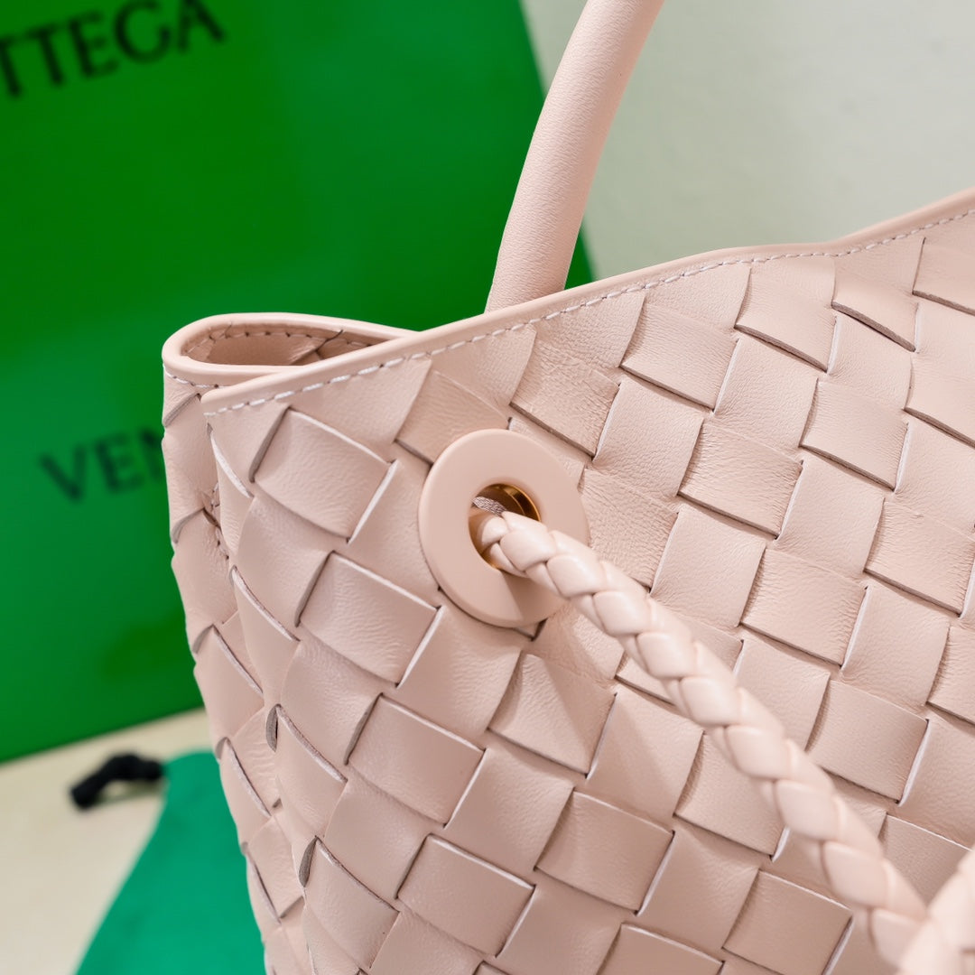 Bottega Veneta bv medium andiamo 32 light pink lambskin