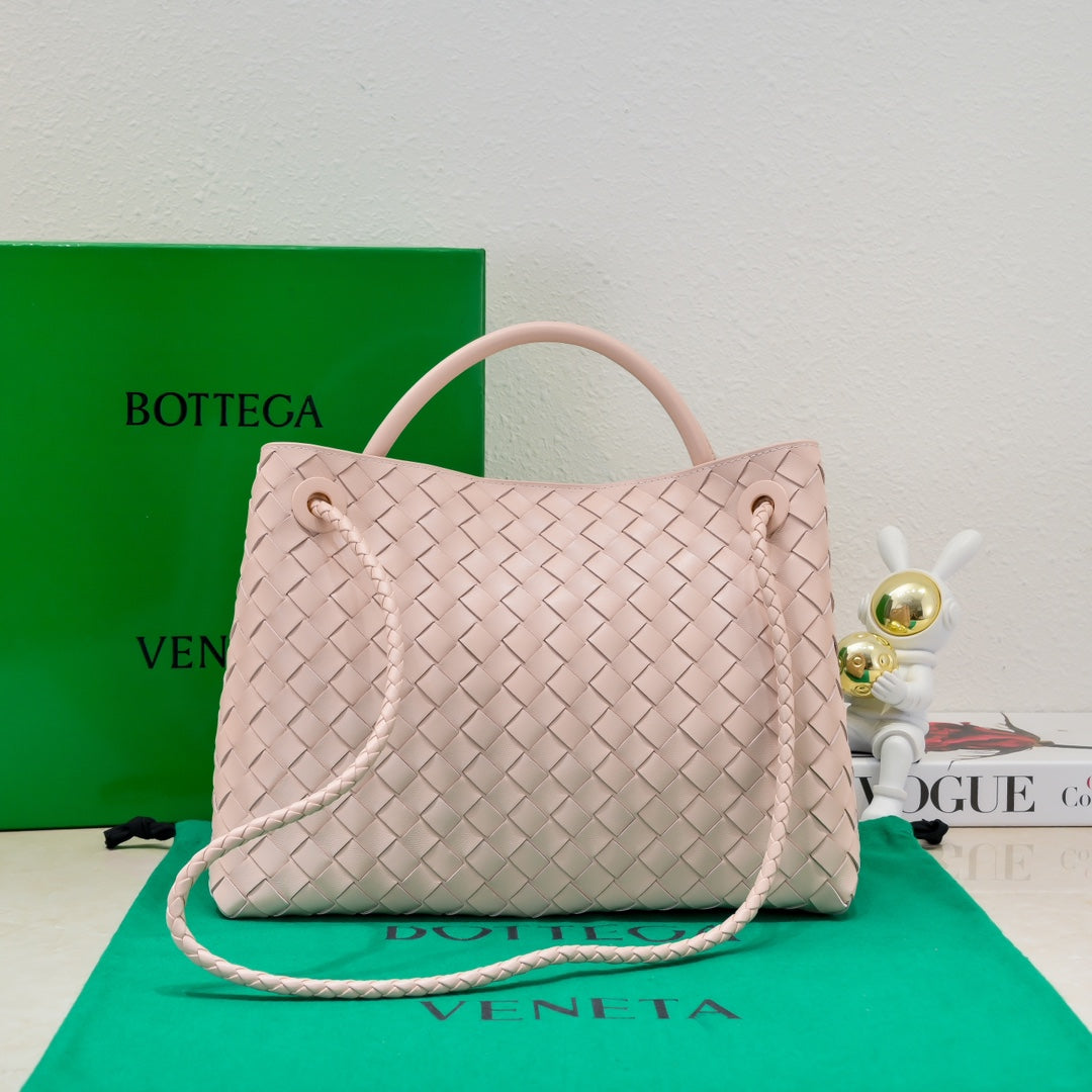 Bottega Veneta bv medium andiamo 32 light pink lambskin
