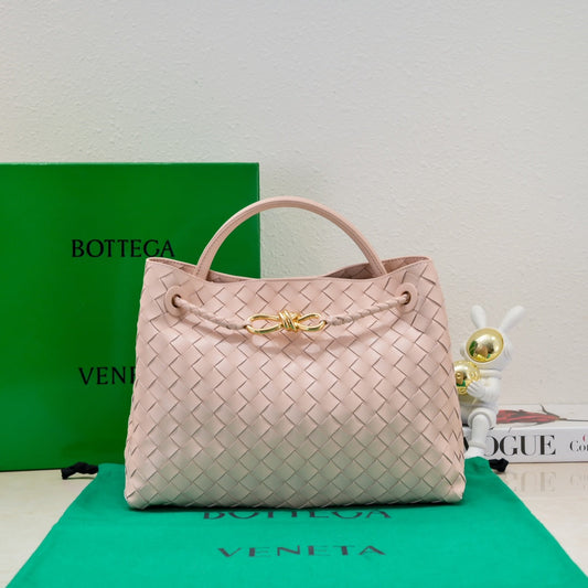 Bottega Veneta bv medium andiamo 32 light pink lambskin
