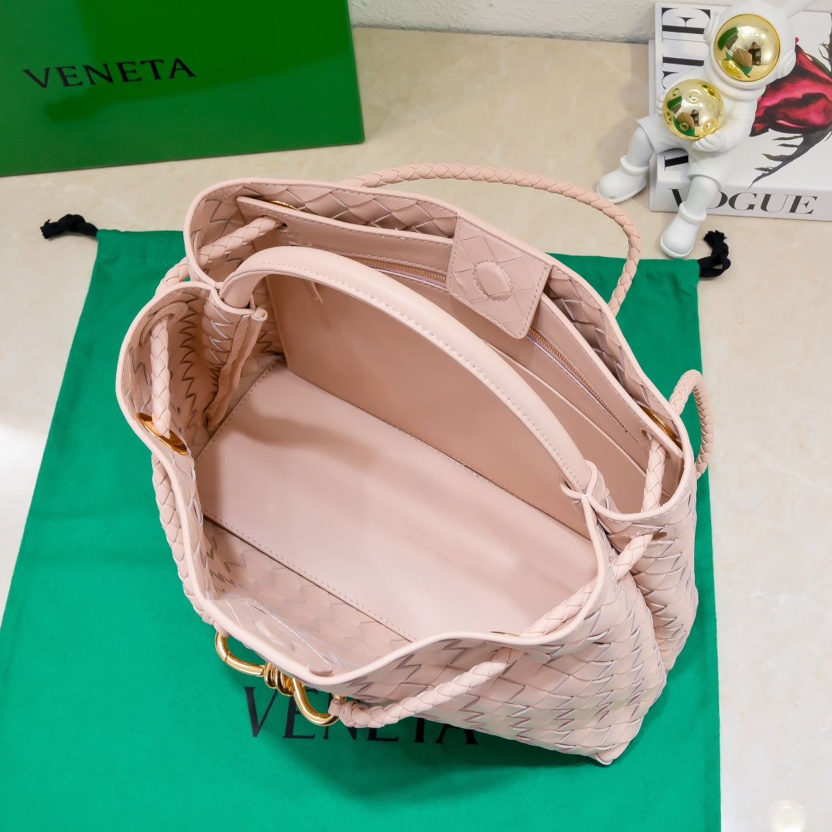 Bottega Veneta bv medium andiamo 32 light pink lambskin