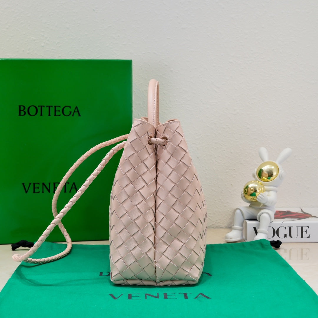 Bottega Veneta bv medium andiamo 32 light pink lambskin