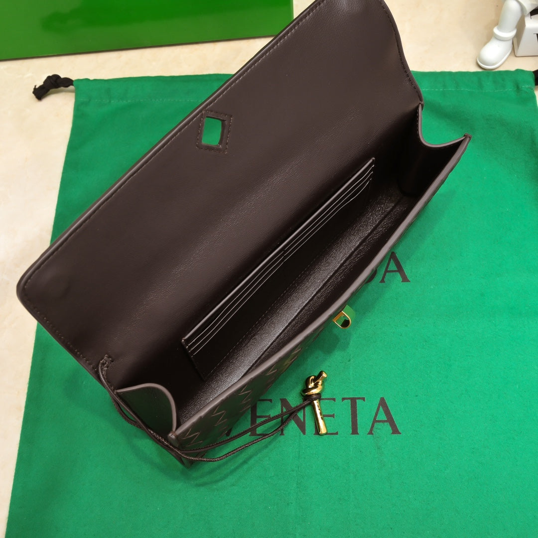 Bottega Veneta BV Long Clutch Andiamo With Handle 31cm Fondant Calfskin Ghw