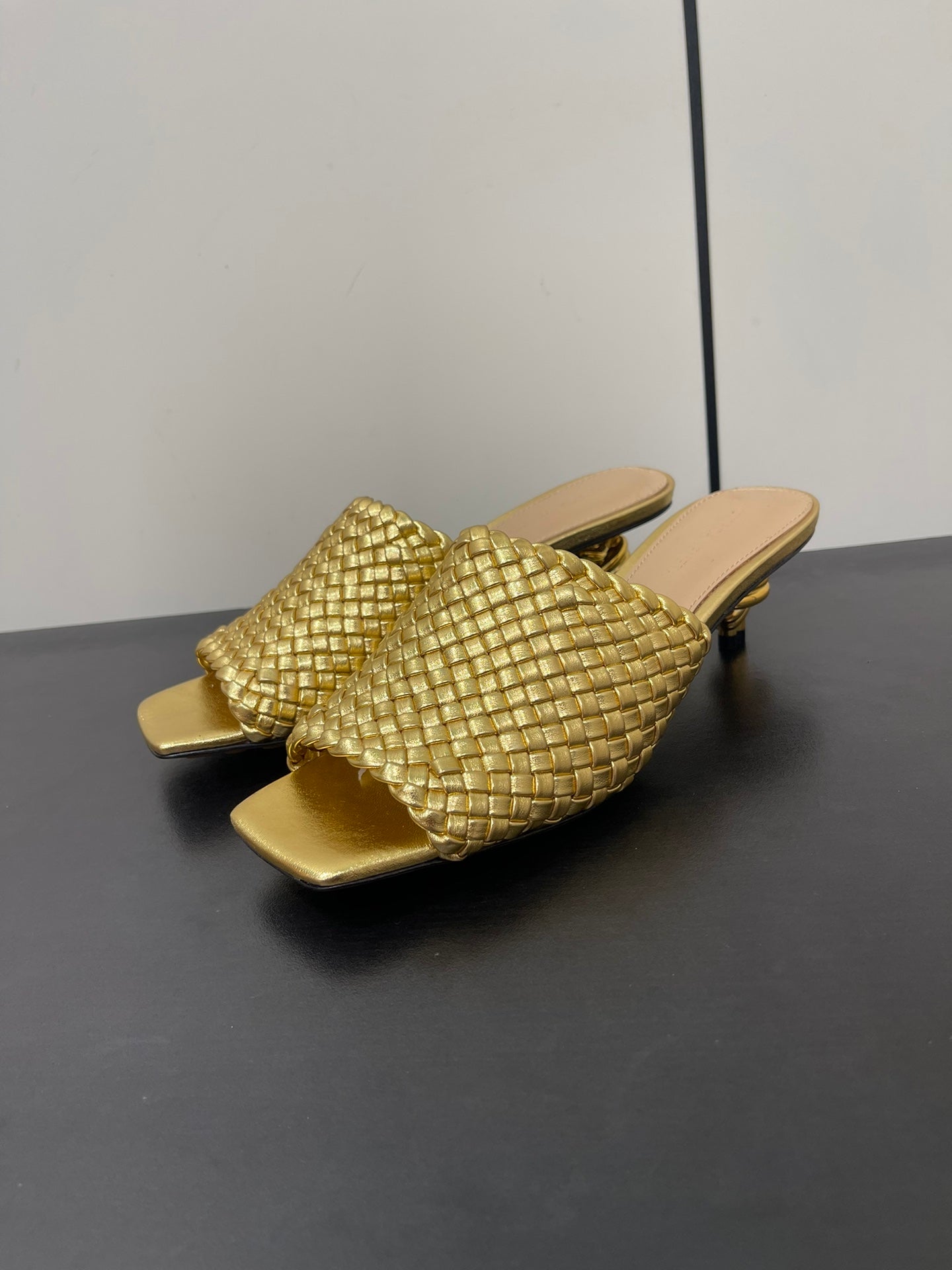 Bottega Veneta knot mule 55 gold metalic lambskin
