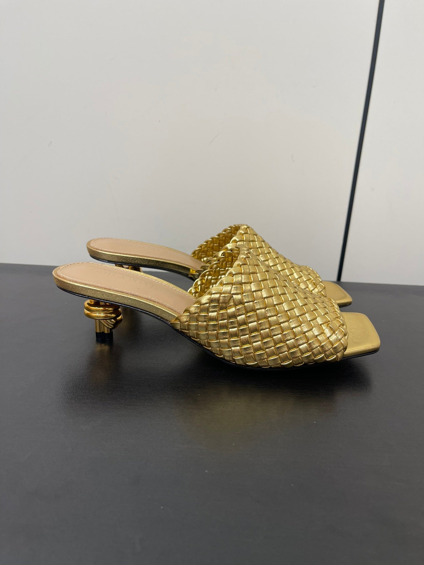 Bottega Veneta knot mule 55 gold metalic lambskin
