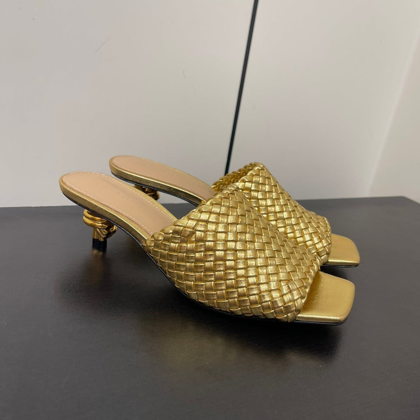 Bottega Veneta knot mule 55 gold metalic lambskin