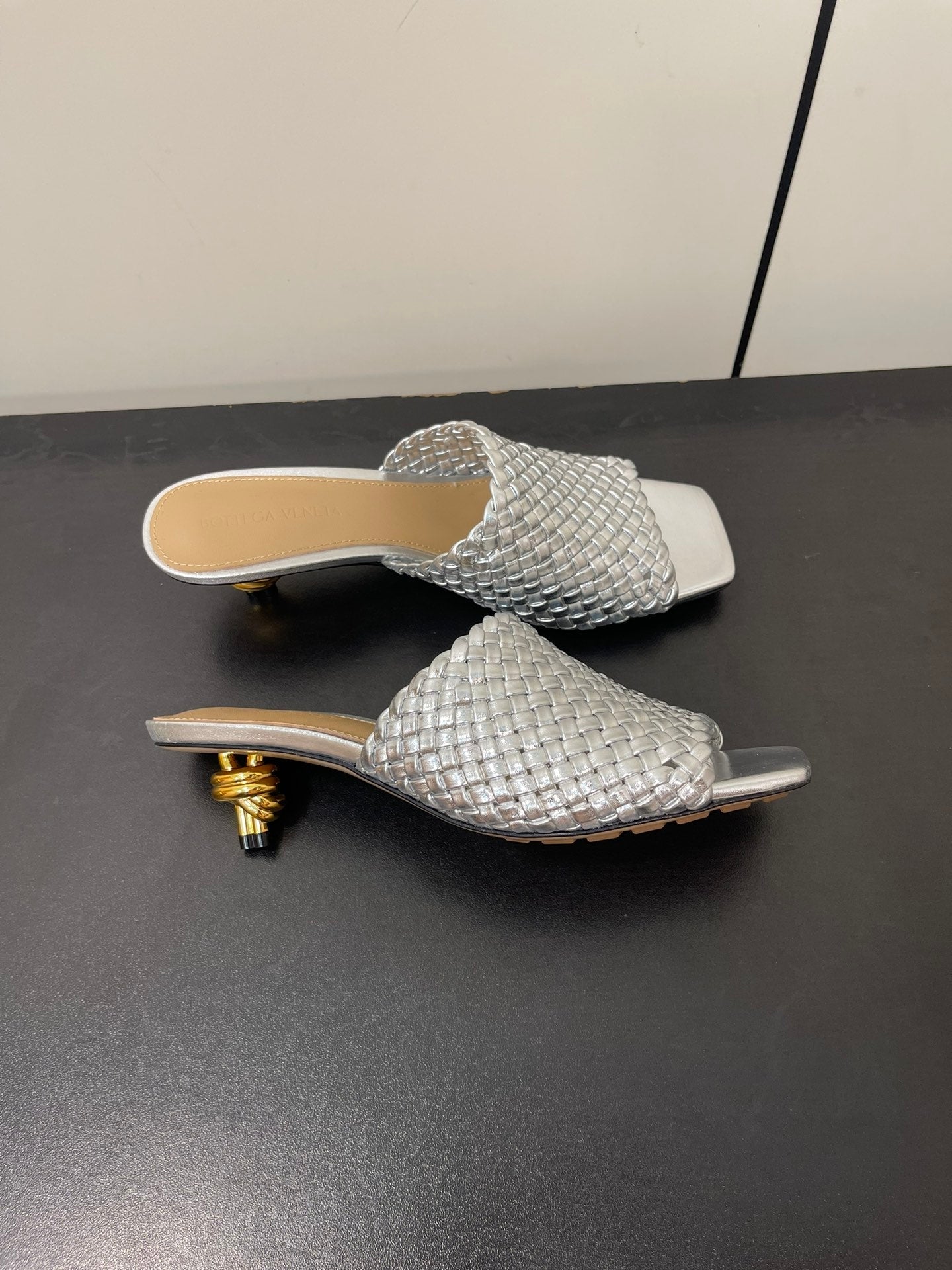 Bottega Veneta knot mule 55 silver metalic lambskin
