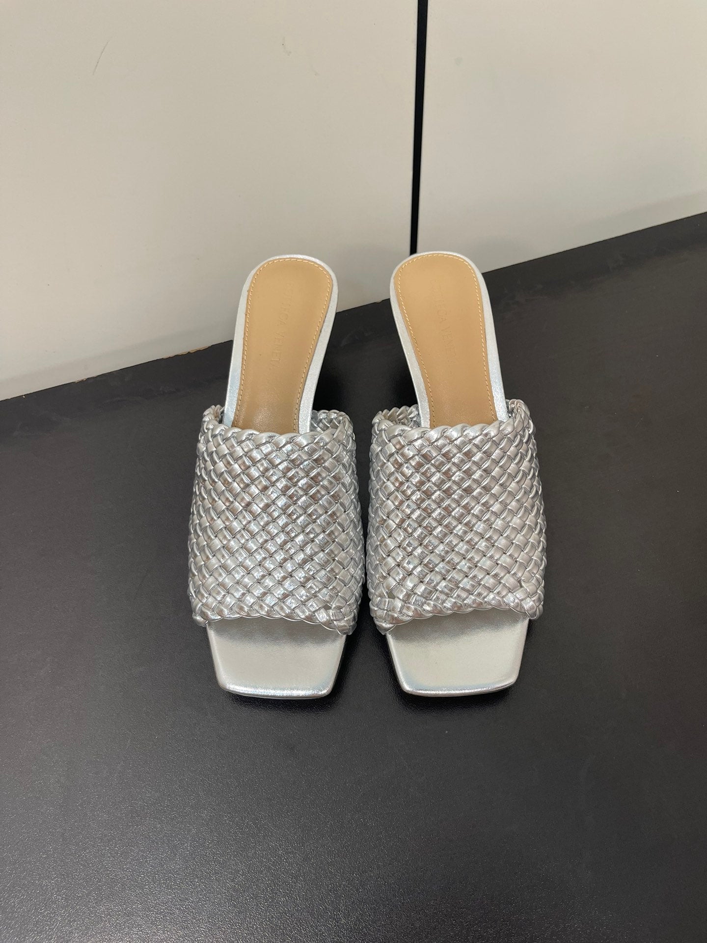 Bottega Veneta knot mule 55 silver metalic lambskin