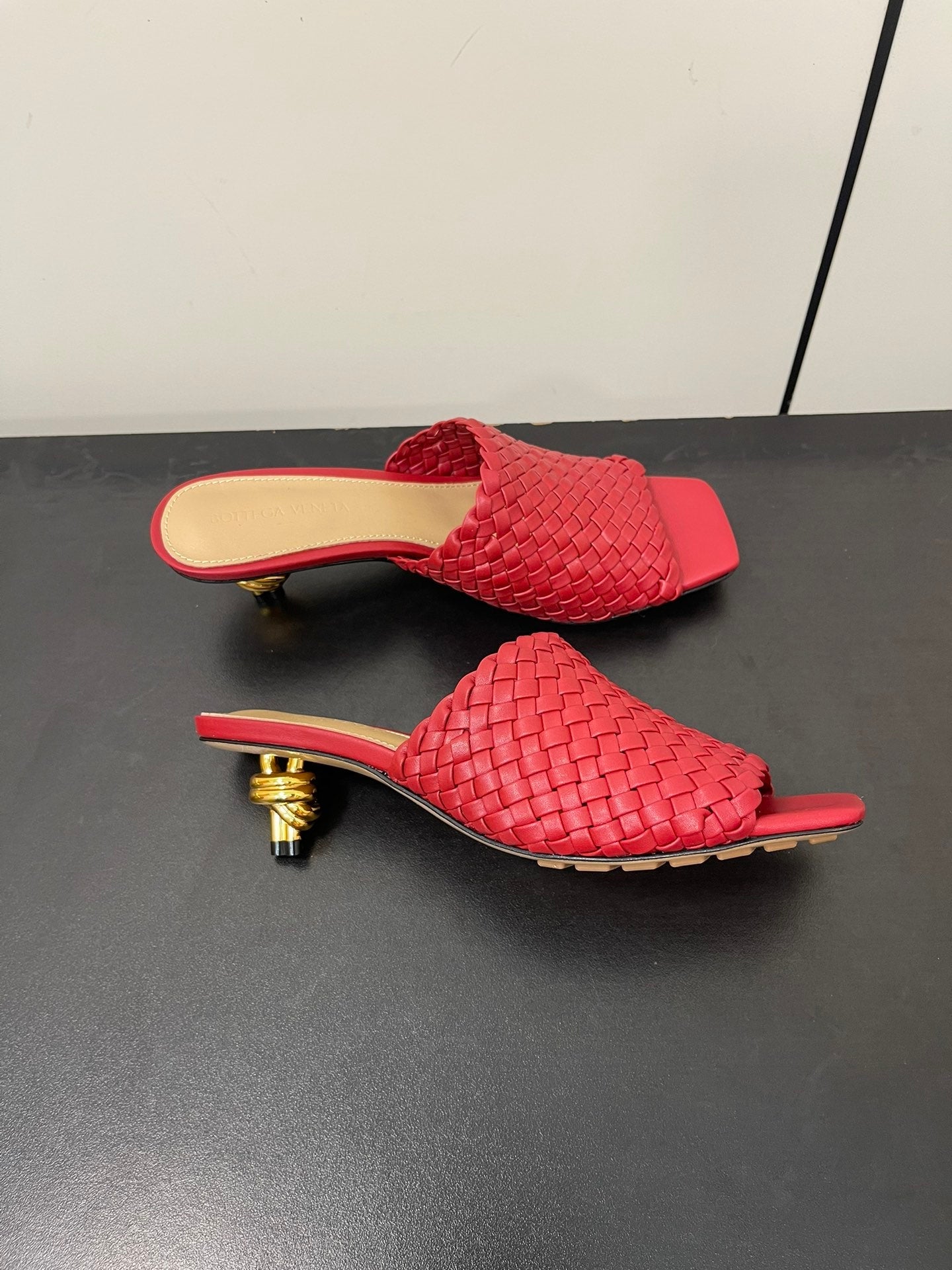 Bottega Veneta knot mule 55 burgundy lambskin